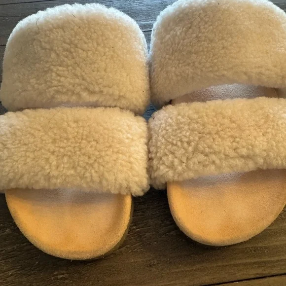 Gently Used Tory Burch Fur slippers Beige sz 9 Sheldon Shearling Two Band Slide - Picture 11 of 14